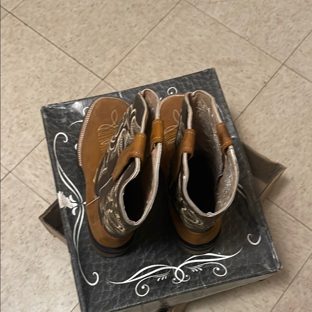 Brown Embroidered Women's Boots